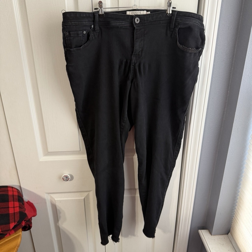 Torrid First At Fit Black Skinny Raw Hem Jeans Women's Size 22XT Travel Denim